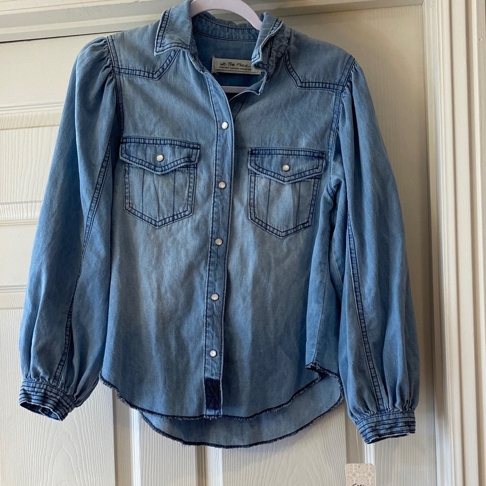 Free People We The Free Denim Shirt Sz XS.  NWT. Box11